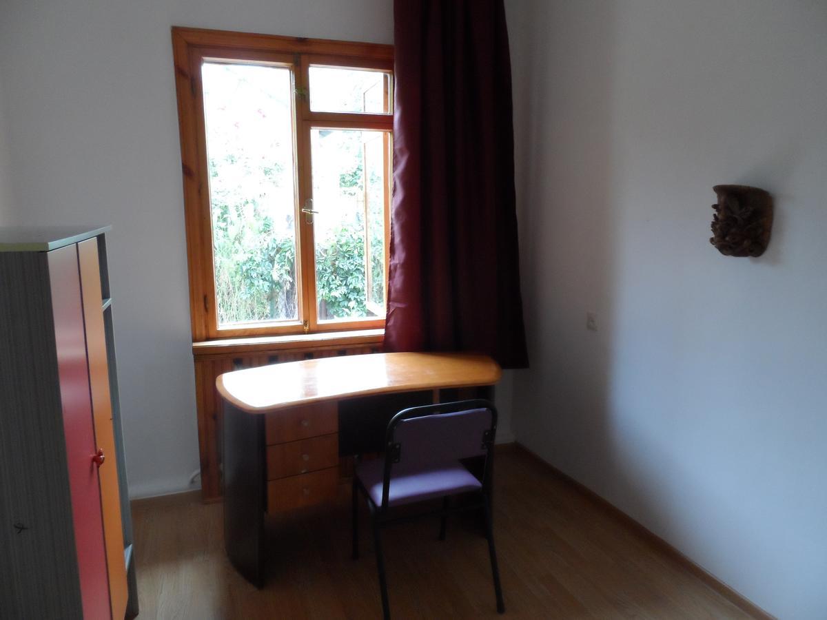 Freedom Hostel Алматы Экстерьер фото